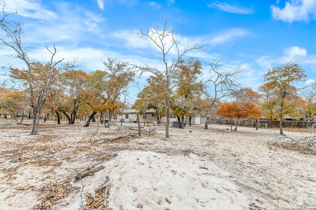 690 Cherry Ridge, Floresville, TX 78114