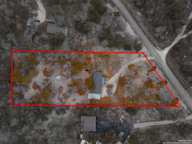 690 Cherry Ridge, Floresville, TX 78114