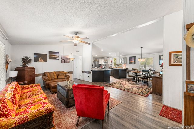 690 Cherry Ridge, Floresville, TX 78114