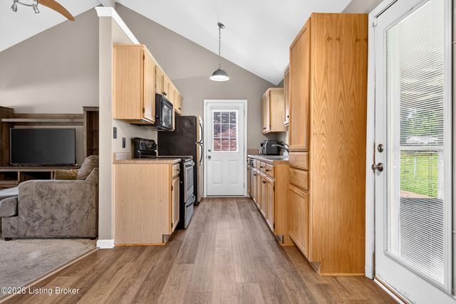 10824 Dorton Dr, Louisville, KY 40272