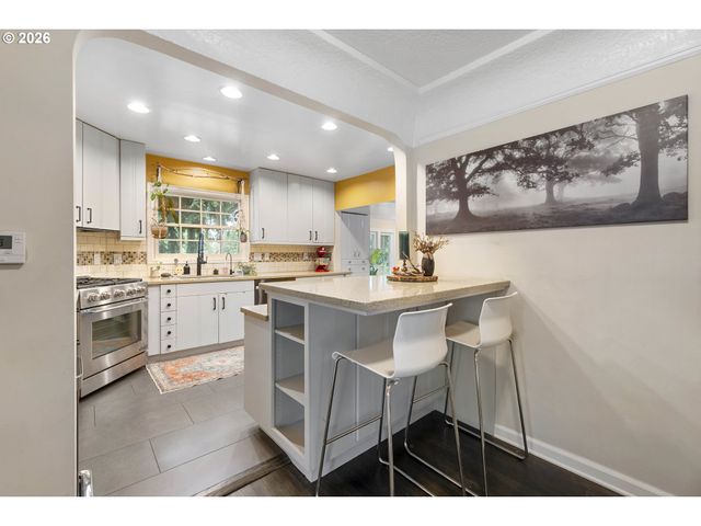 8435 Sw 11TH Ave, Portland, OR 97219