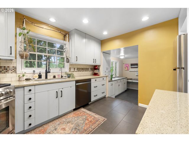 8435 Sw 11TH Ave, Portland, OR 97219