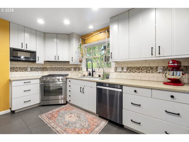 8435 Sw 11TH Ave, Portland, OR 97219
