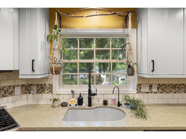 8435 Sw 11TH Ave, Portland, OR 97219