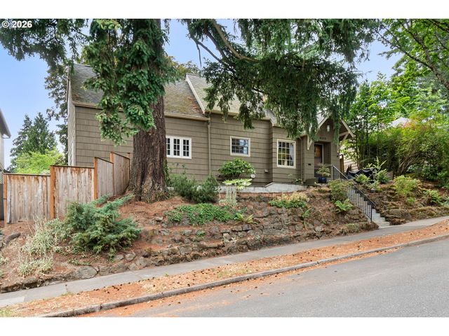 8435 Sw 11TH Ave, Portland, OR 97219