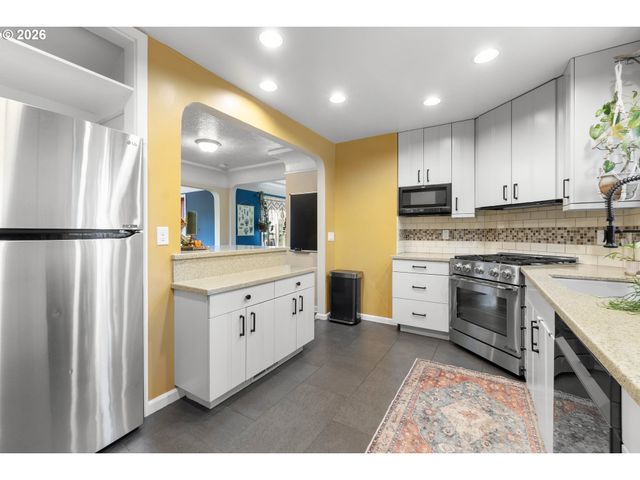 8435 Sw 11TH Ave, Portland, OR 97219