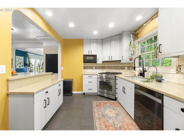 8435 Sw 11TH Ave, Portland, OR 97219