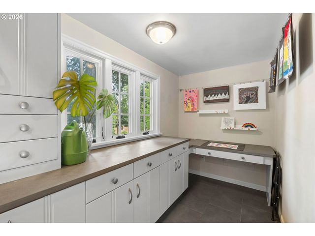 8435 Sw 11TH Ave, Portland, OR 97219