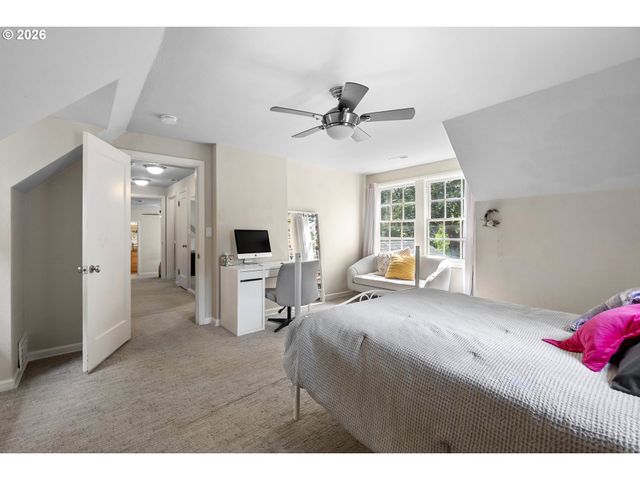 8435 Sw 11TH Ave, Portland, OR 97219