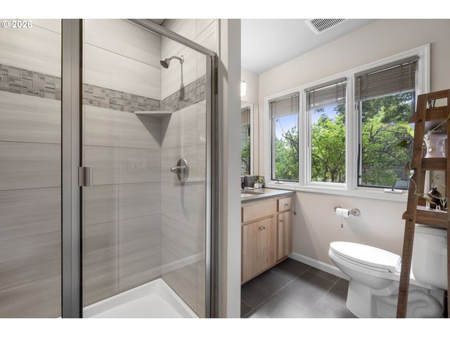 8435 Sw 11TH Ave, Portland, OR 97219