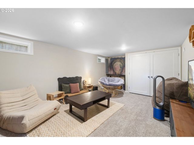 8435 Sw 11TH Ave, Portland, OR 97219