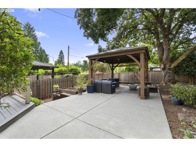 8435 Sw 11TH Ave, Portland, OR 97219