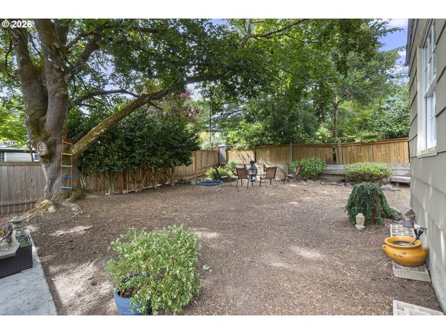8435 Sw 11TH Ave, Portland, OR 97219