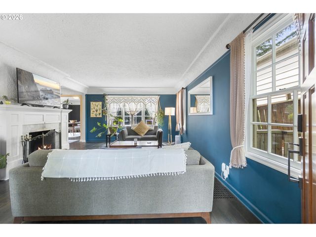 8435 Sw 11TH Ave, Portland, OR 97219