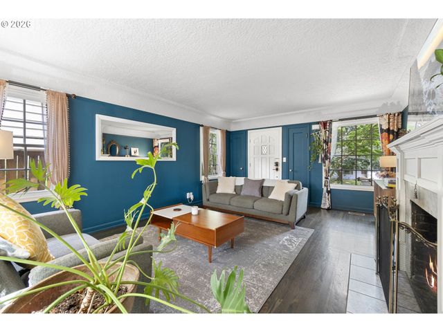 8435 Sw 11TH Ave, Portland, OR 97219