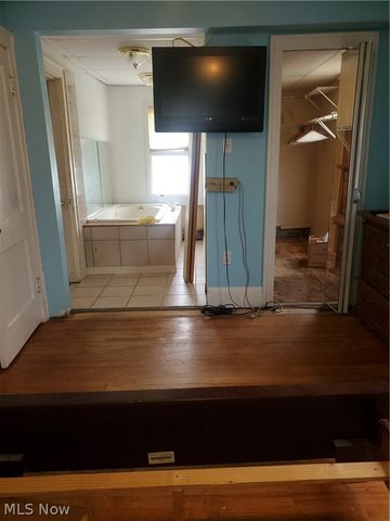 1439 Clermont, Cleveland, OH 44110