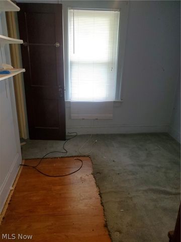 1439 Clermont, Cleveland, OH 44110