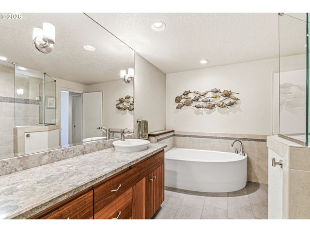 6705 Nw DOGWOOD Dr, Vancouver, WA 98663
