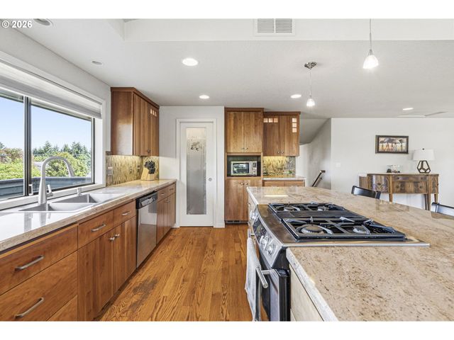 6705 Nw DOGWOOD Dr, Vancouver, WA 98663