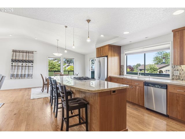 6705 Nw DOGWOOD Dr, Vancouver, WA 98663