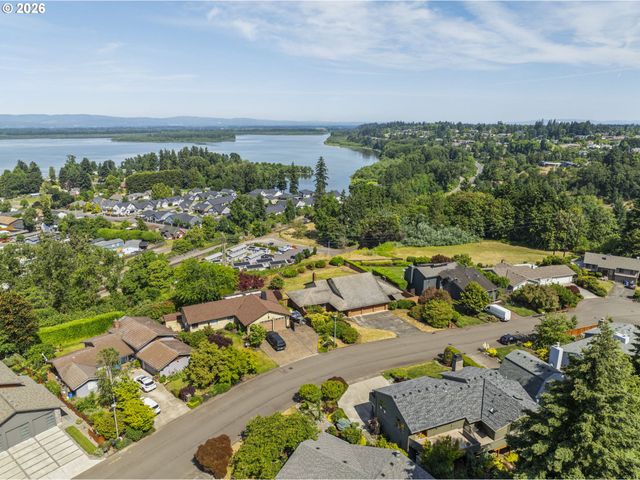 6705 Nw DOGWOOD Dr, Vancouver, WA 98663