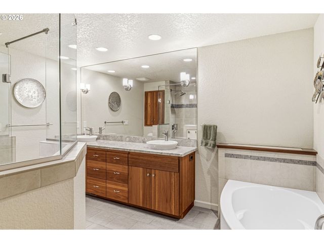 6705 Nw DOGWOOD Dr, Vancouver, WA 98663
