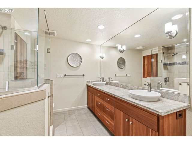 6705 Nw DOGWOOD Dr, Vancouver, WA 98663