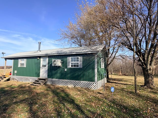 8780 Lawrence 2010, Miller, MO 65707