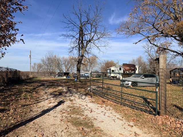 8780 Lawrence 2010, Miller, MO 65707