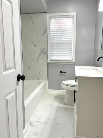 20447 Strathmoor Street, Detroit, MI 48235