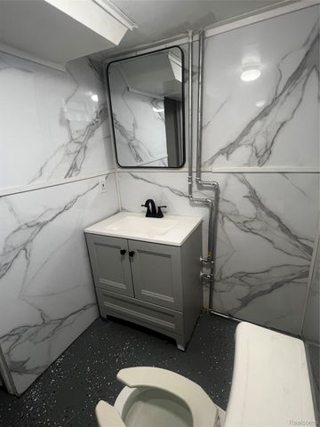 20447 Strathmoor Street, Detroit, MI 48235