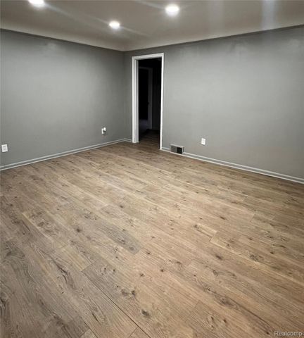 20447 Strathmoor Street, Detroit, MI 48235