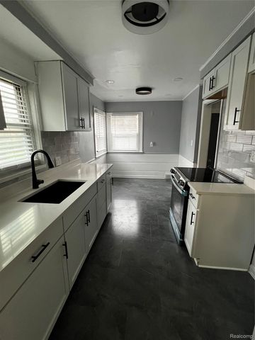 20447 Strathmoor Street, Detroit, MI 48235