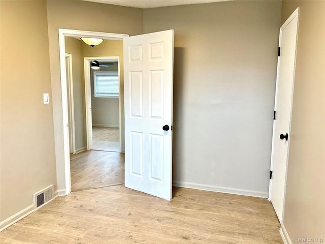 20447 Strathmoor Street, Detroit, MI 48235