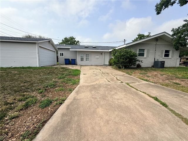 1507 Denver St, Portland, TX 78374
