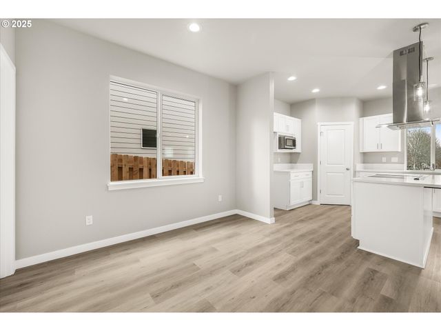 63 Nw MAWRCREST Ave, Gresham, OR 97030