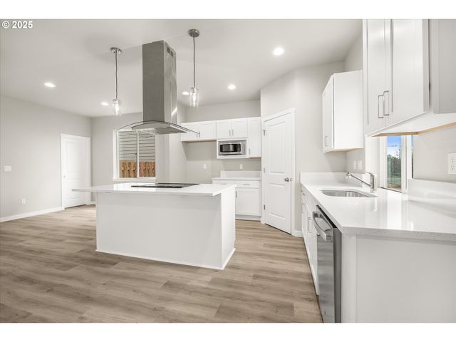 63 Nw MAWRCREST Ave, Gresham, OR 97030