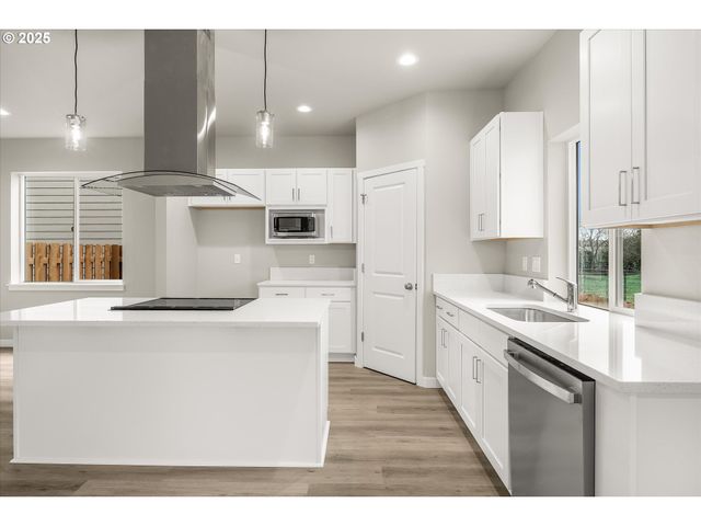 63 Nw MAWRCREST Ave, Gresham, OR 97030