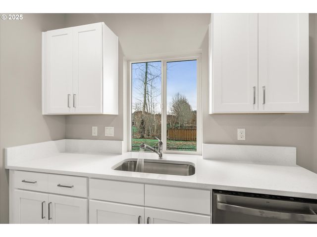 63 Nw MAWRCREST Ave, Gresham, OR 97030