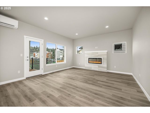 63 Nw MAWRCREST Ave, Gresham, OR 97030