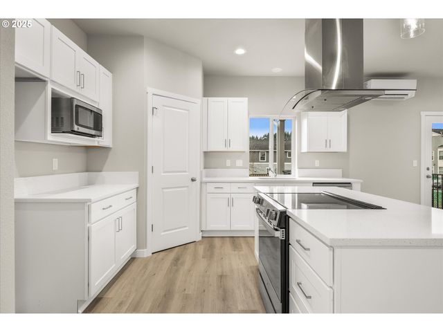 63 Nw MAWRCREST Ave, Gresham, OR 97030