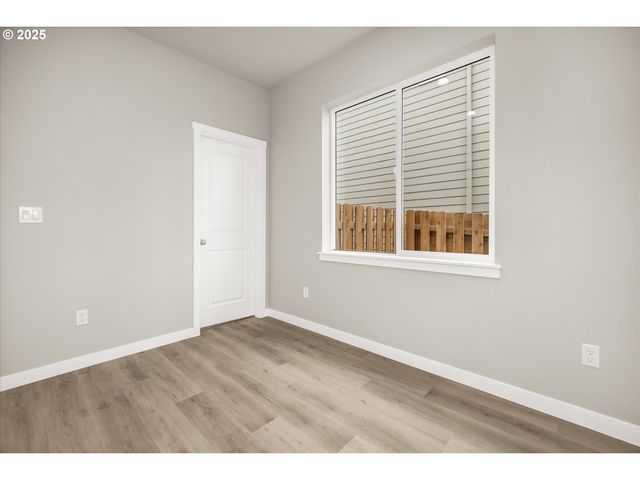 63 Nw MAWRCREST Ave, Gresham, OR 97030