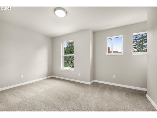 63 Nw MAWRCREST Ave, Gresham, OR 97030