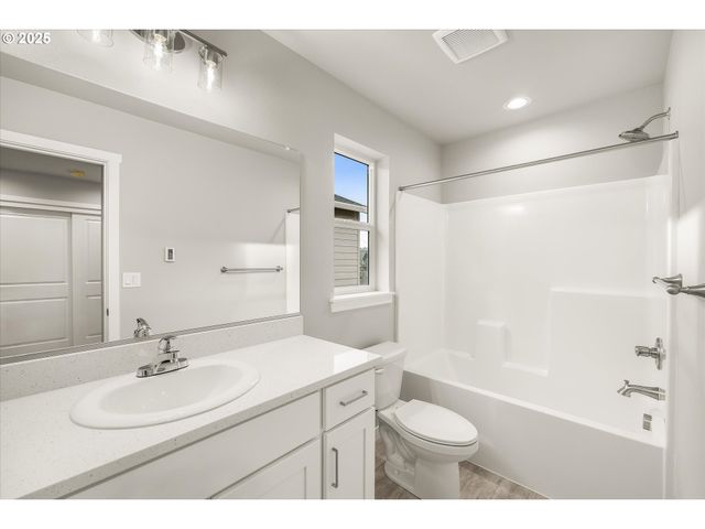 63 Nw MAWRCREST Ave, Gresham, OR 97030