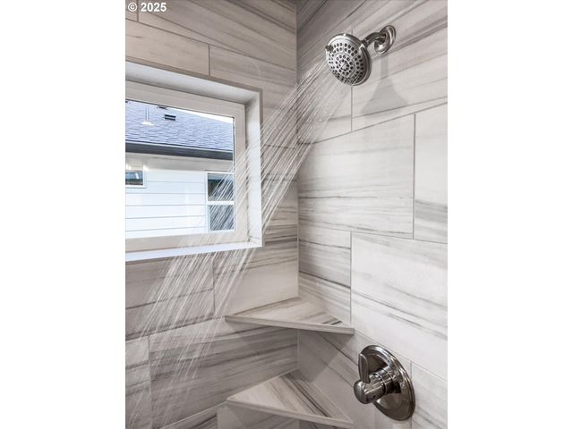 63 Nw MAWRCREST Ave, Gresham, OR 97030