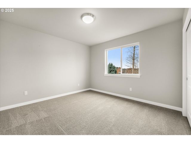 63 Nw MAWRCREST Ave, Gresham, OR 97030