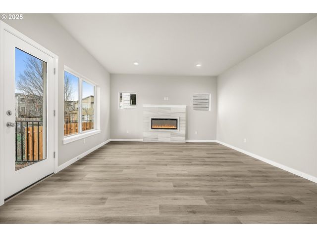 63 Nw MAWRCREST Ave, Gresham, OR 97030