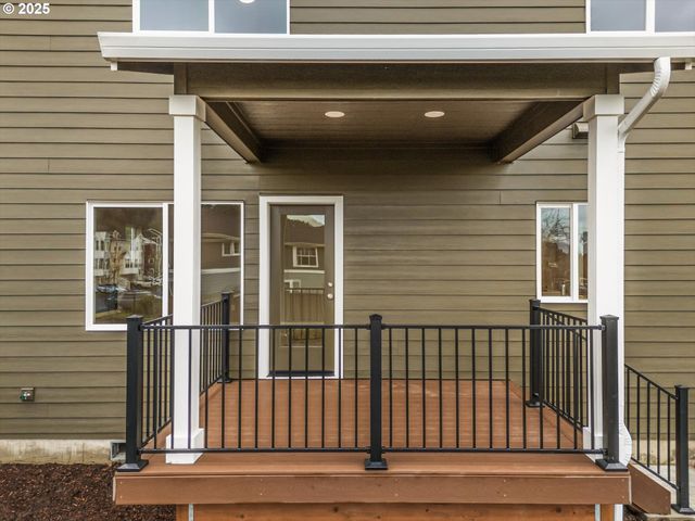 63 Nw MAWRCREST Ave, Gresham, OR 97030