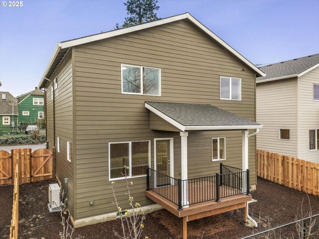 63 Nw MAWRCREST Ave, Gresham, OR 97030