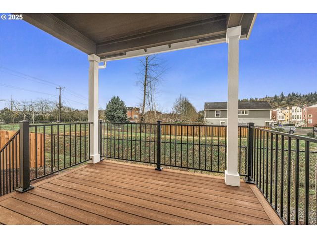 63 Nw MAWRCREST Ave, Gresham, OR 97030